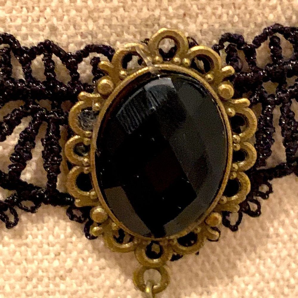 Black Lace Beaded Choker Necklace - Gothcore Goth Vintage Victorian Style - Picture 5 of 10